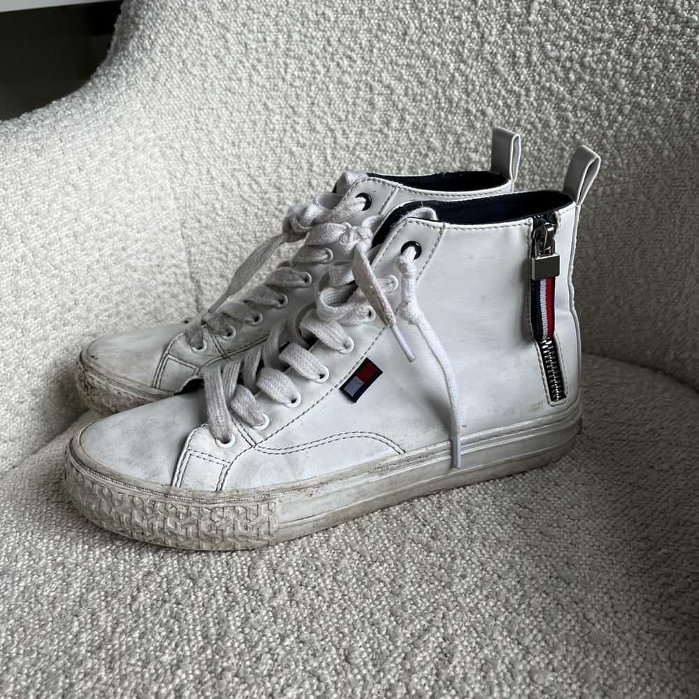 Women’s Tommy Hilfiger Hightop sneakers size 7